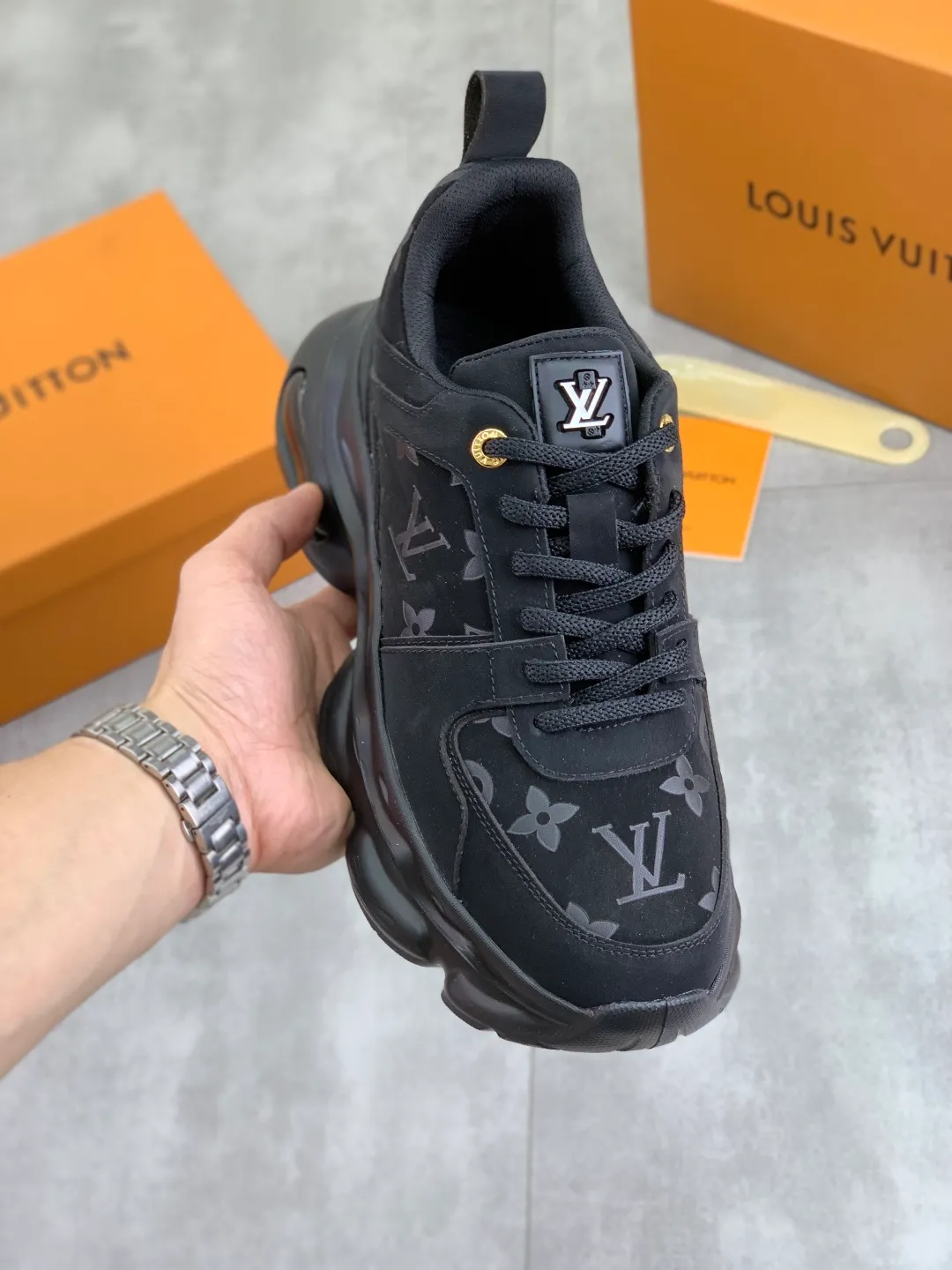 Men's men's shoes💰P440💰[New model]🆘[Louis Vuitton] LV official website latest model🎁casual and fashionable men's shoes👟hot style💥simple and elegant style, exclusive for trendy men. Unique official website latest brand elements👑original decoration, fashionable and generous, the fabric is made of original calfskin➕comfortable and breathable mesh lining➕pig skin lining ✅The official website specifies wear-resistant casual outsole, the classic model is taken in real life🎬Color: 5️⃣colors available😍Number of codes: 38-44 (45 46 customized)